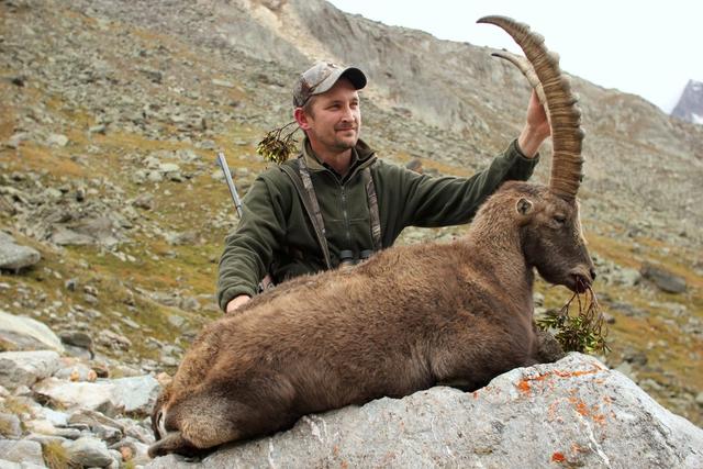<strong>Jagd</strong> im Bezirk Küssnacht (Kanton Schwyz), Schweiz: Geografische Merkmale, Bevölkerung, Jagdstrategien, Wildarten, Jagdsaisons, Verbände, Vorschriften und Traditionen