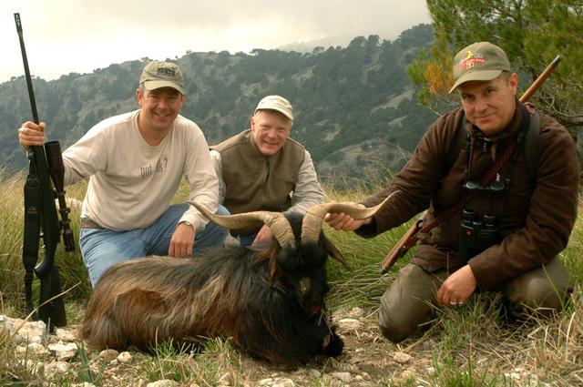 Jagd im Bezirk Surselva (Kanton Graubünden), Schweiz: Merkmale, Jägerschaft, Jagdmethoden, Wildarten, Jagdzeiten, Verbände, Vorschriften und Traditionen