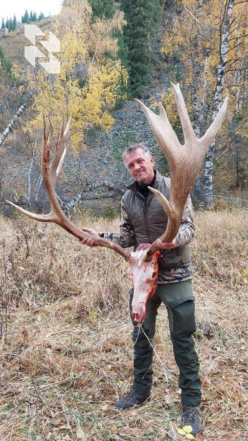 Tien Shan Maral, Hunting in Kazakhstan