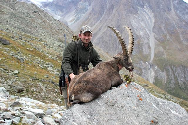 Jagd im Gersau (Kanton Schwyz), Schweiz: Landschaftsmerkmale, Jagdarten, Wildbestände, Abschusszeiten, Interessengruppen, Regelungen und Traditionen