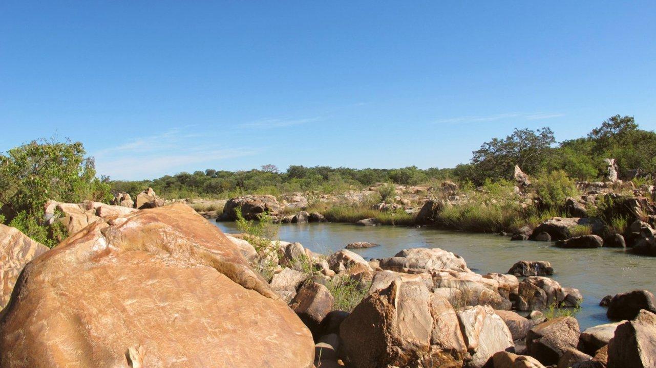 Hunting in Kwekwe, Zimbabwe:  Exploring Geographical Features and Hunting Seasons of the Region