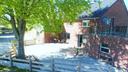 Renovated farm with horse stable and riding arena. 🏡✨
In the stable there are 9 horse stalls, a brine chamber and storage facilities for hay and straw. 🐴
Next to the st
