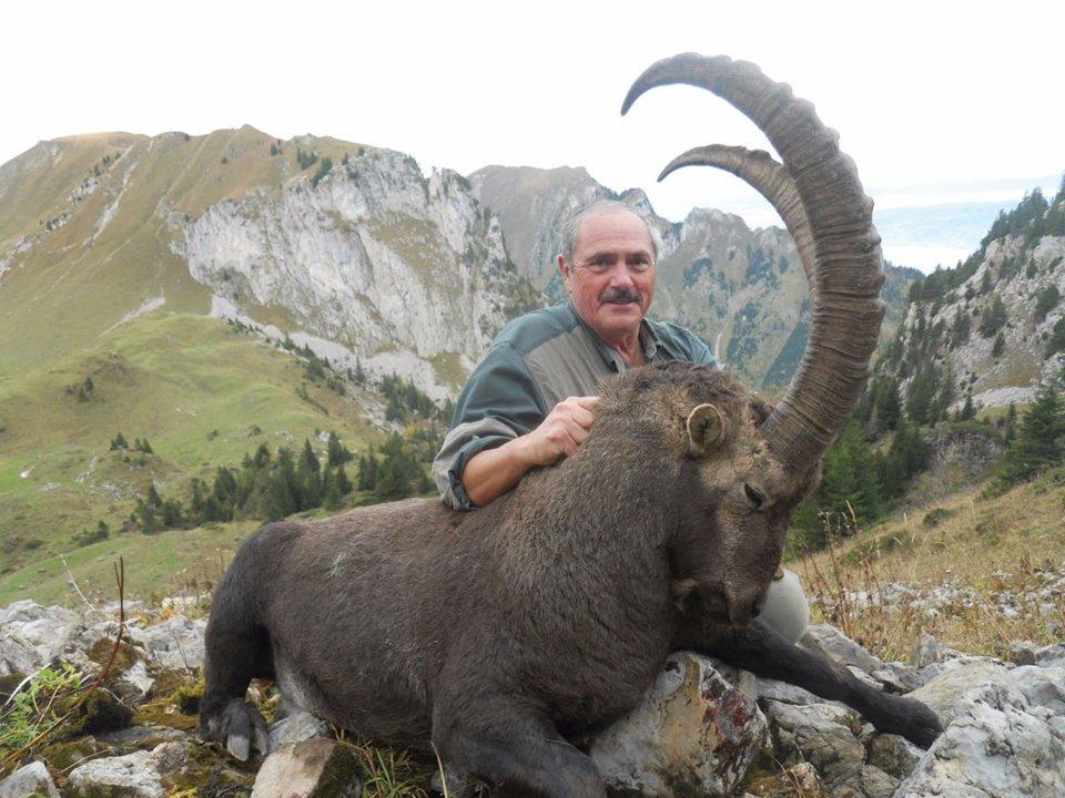 Jagd im Bezirk Mittelland (Kanton Appenzell Ausserrhoden), Schweiz: Merkmale, Demografie, Bevölkerung, Jagdmethoden, Wildarten, Jagdsaisons, Clubs, Vorschriften und Traditionen