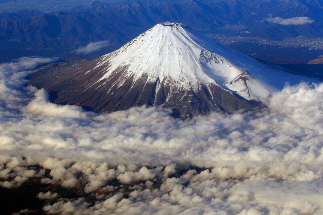 中部地方は、日本の本州中央部に位置し、豊かな自然と多様な地形が特徴です。この地域は、狩猟愛好家にとって理想的な環境を提供しています。ここでは、中部地方の地理的特性、狩猟の種類、対象となる動物、そして地域の伝統について詳しく解説します。