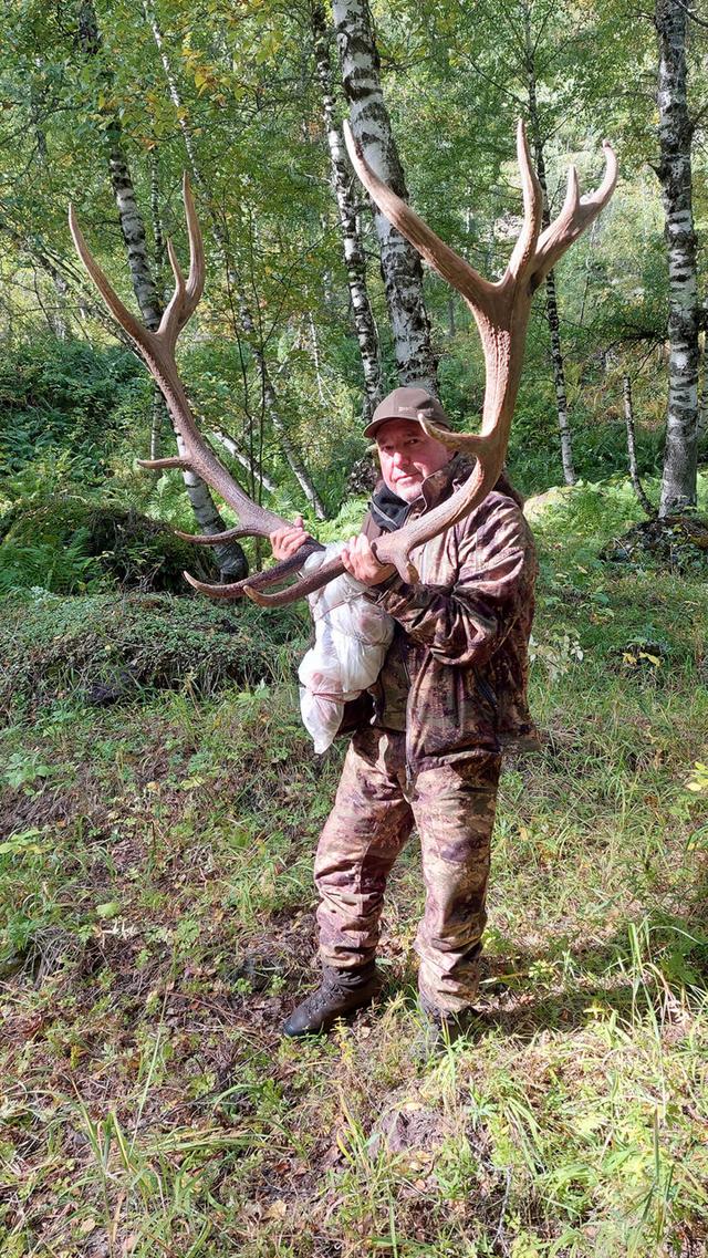 Die Jagd im Bezirk Hollabrunn: Natur, jagdbare Arten, Jägerschaft, Jagdsaison, Praxis, Rechts, Gemeinschaften, Traditionen, Fakten