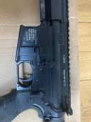 Отзыв о ФОРТ AR-15 (калибр 223 Rem.)

Как человек, который увлечен охотой и стрелковым спортом, я давно решил попробовать карабин ФОРТ AR-15 - 02 в калибре 223 Rem. После нескольких месяцев использования, хотелось бы поделиться своими впечатлениями.

Преимущества:

Точность: AR-15 меня приятно поразил своей точностью на дистанциях до 200 метров. С небольшими корректировками при стрельбе с упора или с колена можно добиться отличных результатов.

Надежность: За все время эксплуатации мне ни разу не встретилась заклинившая попытка. Довольно простая конструкция позволяет легко разбирать и чистить оружие, что, безусловно, плюс для охотника.

Настраиваемость: Возможность модификации и адаптации под свои нужды несомненный плюс. Я добавил приклад с регулируемой длиной и несколько аксессуаров, которые значительно улучшили удобство и производительность.

Низкая отдача: Калибр 223 Rem. обеспечивает довольно мягкую отдачу, что особенно удобно для стрельбы в больших объемах и для начинающих стрелков.

Недостатки:

Вес: Один из основных минусов ФОРТ AR-15 его вес. Карабин довольно тяжелый, что значительно ухудшает маневренность во время охоты, особенно при длительных переходах по лесу.

Качество сборки ФОРТ AR-15: Несмотря на интересный дизайн, собирается он не всегда безупречно. У меня возникали задиры в некоторых местах, что иногда мешало движению затвора. Для «боевой» модели это несколько странно.

Недостаточная эргономика: Удобство хвата не всегда на высоте. Лично мне показалось, что пистолетная рукоятка несколько великовата для моих рук, и это влияло на стабильность при стрельбе.

Сложная регулировка ФОРТ AR-15: Регулировка газовой системы требует некоторой практики и времени. Первоначально мне потребовалось довольно много усилий, чтобы добиться оптимальной работы, и не все инструкции были достаточно понятными.

Ценовая категория: Для охотника, который ищет бюджетный вариант, стоимость ФОРТ AR-15 может показаться завышенной. В этом ценовом сегменте есть варианты, которые предлагают лучшее соотношение цены и качества.

Заключение

ФОРТ AR-15 калибра 223 Rem. обладает своими сильными сторонами, включая точность и надежность, но также имеет немало недостатков, таких как вес, качество сборки и некоторые аспекты эргономики. Если вы готовы мириться с этими минусами и хотите модифицируемую платформу для охоты или спортивной стрельбы, этот карабин может вас заинтересовать. Однако я бы рекомендовал рассмотреть и другие варианты, особенно если вы планируете частые и долгие выезды на природу.

#ФортAR15 #калибр223Rem #охота #стрельба #оружие #223rem