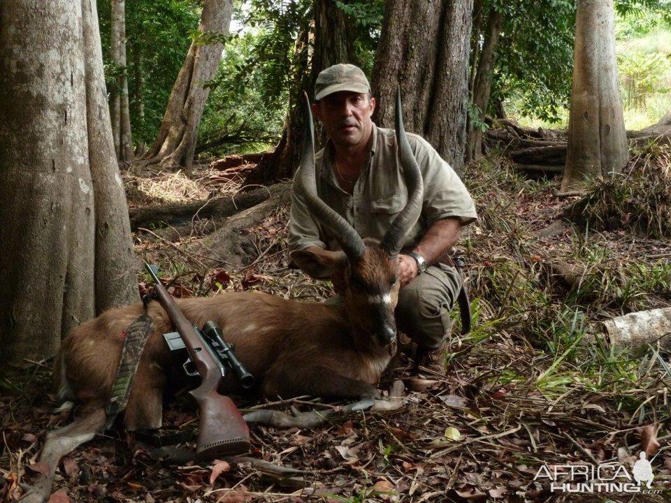 Hunting in Moyen-Ogooué, Gabon: Clubs and Laws, Geography and Demographics, Demographic and Cultural Features of Regions 
