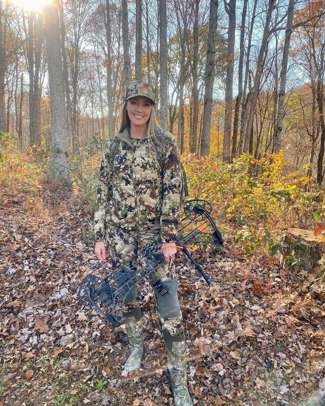 Sarah Beth Lawhorn — bow hunter, Instagram blogger, and star of women's hunting in the US