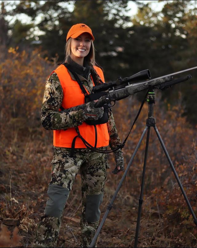 Sarah Beth Lawhorn — bow hunter, Instagram blogger, and star of women's hunting in the US