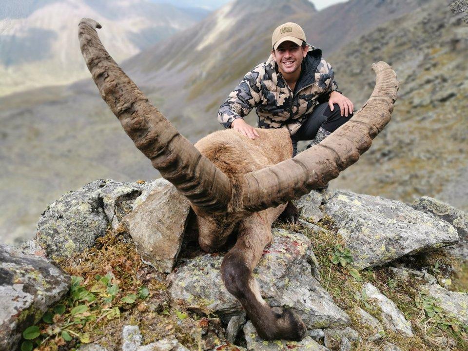 Jagd im Broye (Kanton Freiburg), Schweiz: Merkmale, Bevölkerung, Jagdansätze, Wildleben, Jagdperioden, Vereine, Bestimmungen und Traditionen