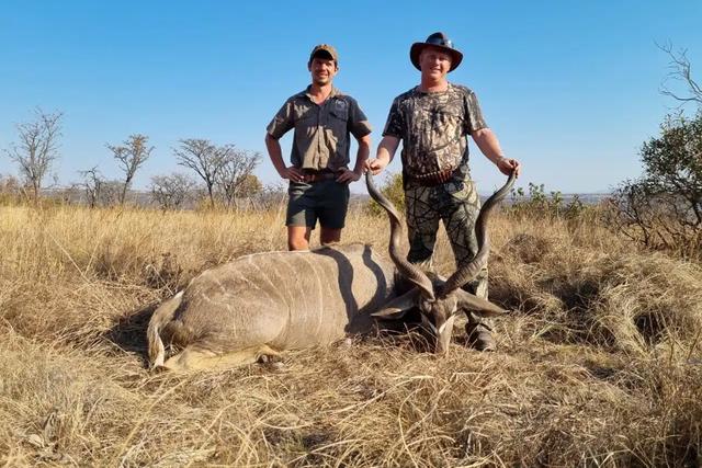 Jagd im ALPENVORLAND: Naturräumliche Voraussetzungen für die Jagd, demografische Struktur <strong>der</strong> Jägerschaft und spezifische Herausforderungen des Reviers