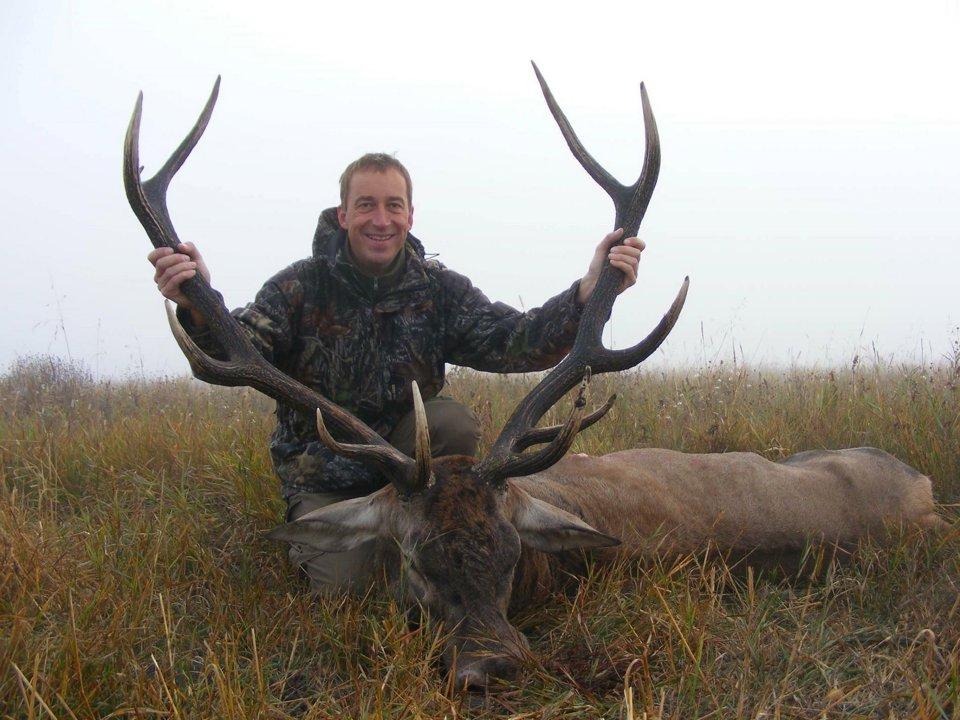 Jagd im Bezirk Sense (Kanton Freiburg), Schweiz: Merkmale, Bevölkerung, Jagdstrategien, Wildarten, Jagdsaisons, Verbände, Vorschriften und Bräuche