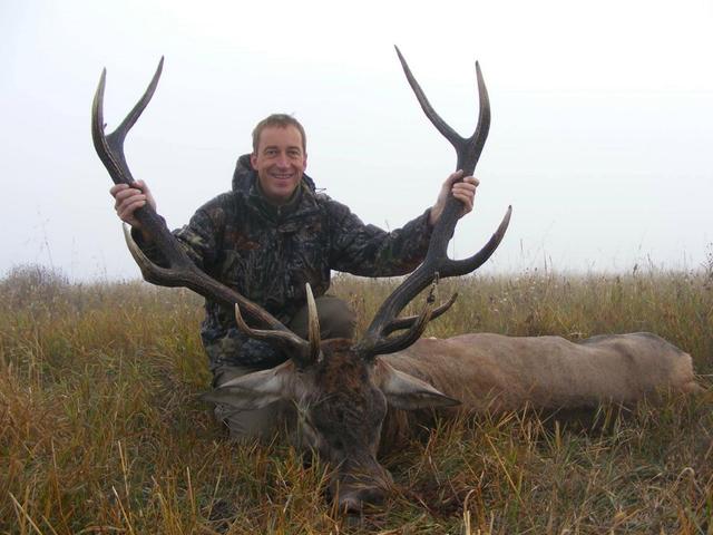 Jagd im Bezirk Sense (Kanton Freiburg), Schweiz: Merkmale, Bevölkerung, Jagdstrategien, Wildarten, Jagdsaisons, Verbände, Vorschriften und Bräuche