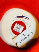 Bonjour 

J’espère que vous allez bien !

Étant passionné par la chasse en générale ,j’ai créé un béret Français , avec en logo une bécasse , sanglier ou lièvre comme ça 