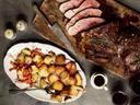 Жареная косуля с розмарином и чесноком
Невероятно нежная и очень ароматная косуля станет лучшим выбором для вашего праздничного стола. Эффектно и очень вкусно! Рецепт рас