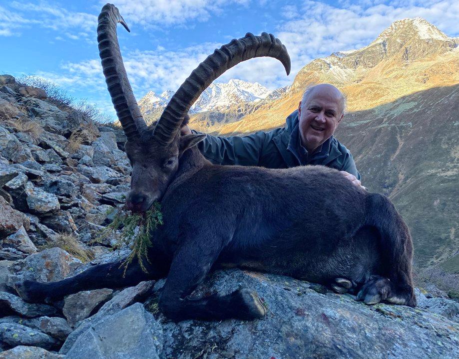 Jagd im Bezirk Haslen (Kanton Glarus), Schweiz: Eigenschaften, Bevölkerung, Jagdtechniken, Wildtiere, Jagdperioden, Verbände, Gesetze und Traditionen