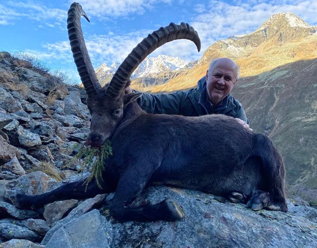Jagd im Bezirk Haslen (Kanton Glarus), Schweiz: Eigenschaften, Bevölkerung, Jagdtechniken, Wildtiere, Jagdperioden, Verbände, Gesetze und Traditionen