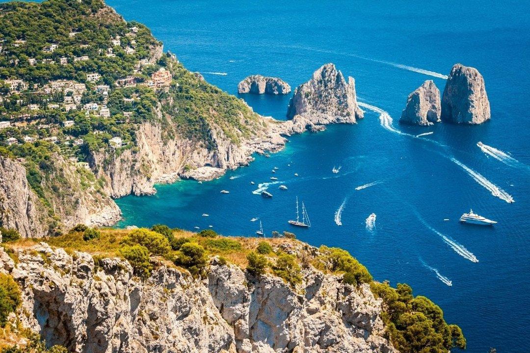 Hunting on Capri:  Clubs, Laws and Legislation, Communities and Demographics.
