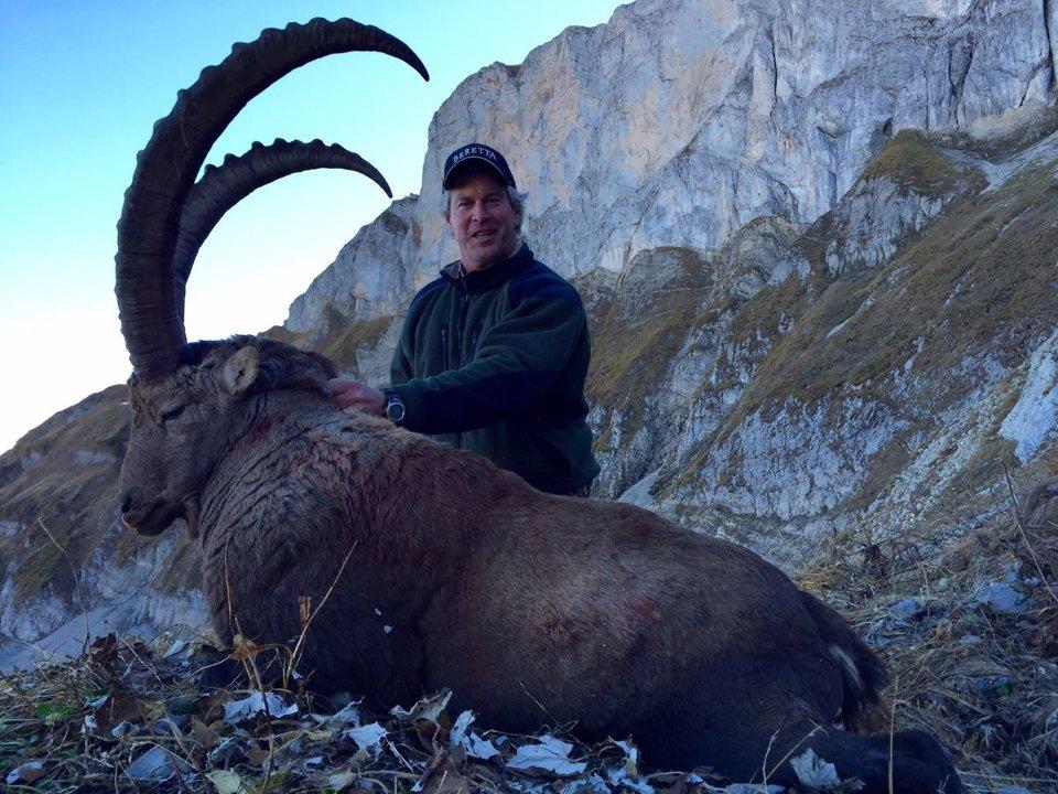 Jagd im Bezirk Vorderland (Kanton Appenzell Ausserrhoden), Schweiz: Eigenschaften, Jagdstrategien, Wildarten, Jagdsaisons, Verbände, Lizenzen und Traditionen