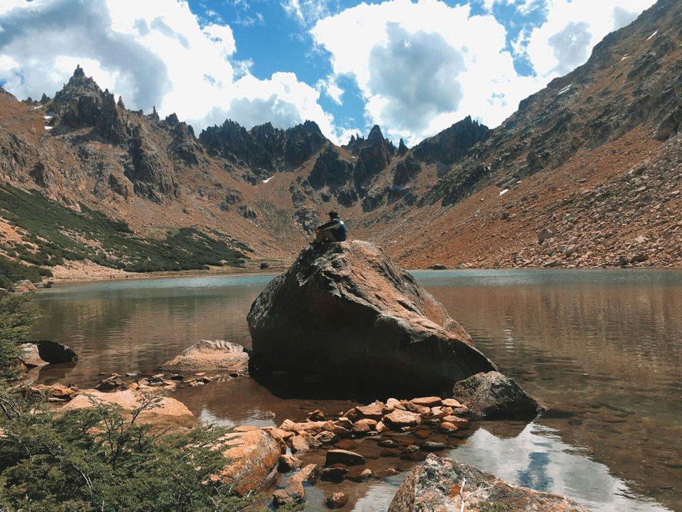 Caza en Chubut: exploración de geografía, temporadas de caza, demografía de la región y cazadores, características de caza y datos interesantes