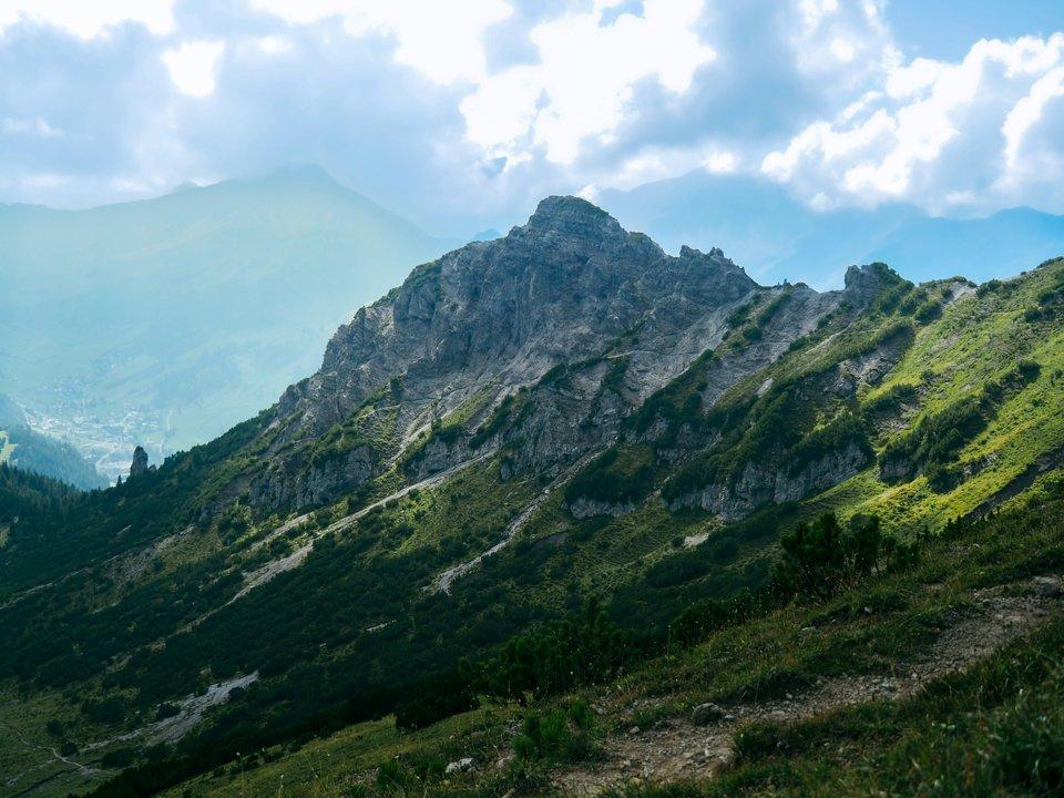 Jagd in Ruggell, Liechtenstein: Naturräume, Saisonregeln, Jagdmethoden, Klubs, Besonderheiten und Kulturelle Aspekte