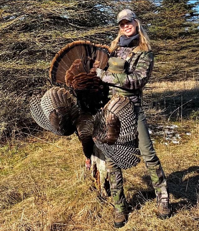Julie McQueen: Hunting Influencer and Outdoor Blogger Empowering Women in the Field