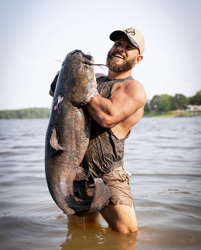 Joel Burham — Hunting Influencer and Blogger Redefining Bowhunting Through Fitness and Discipline