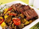 Кабан по-венски с овощами
Запекание мяса с разными овощами в духовке или на костре можно назвать идеальным блюдом на все случаи жизни. Причем в зависимости от времени года допустимо менять состав овощей. Так, в представленном рецепте предлагается использовать лук, помидоры, яблоко, баклажаны и сладкий перец. Если решите добавить картошку, ее рекомендуется предварительно отварить в мундире.

Ингредиенты:
кабанья вырезка - 450 грамм; стакан фильтрованной воды; стакан яблочного уксуса; по вкусу соль; сливочное масло для смазывания; черный перец; мука для обвалки мяса; крупный баклажан - 1 штука; мелкий репчатый лук - 3-4 штуки; желтый болгарский перец - 2 штуки; мелкие помидоры - 3-4 штуки; среднее яблоко - 1 штука.

Способ приготовления:
Кабанью вырезку аккуратно зачистить. Затем мясо вымыть и уложить в глубокую емкость. Соединить в отдельной миске яблочный уксус и воду. Влить заправку в мясо. Оставить дичь на сутки в темном месте. При этом посуду с мясом важно закрыть крышкой или завернуть пленкой, чтобы внутрь не попал мусор.
Перед началом готовки вымыть и очистить все овощи. Затем нарезать баклажаны, кислое яблоко и желтый перец крупными кусками. Помимо того, разрезать пополам томаты и лук. Уложить подготовленные ингредиенты в подходящий противень. Сбрызнуть маслом, присыпать солью и черным перцем. Перемешать и установить в духовке.
Маринованное мясо промокнуть салфетками. Вырезку нарезать порционными кусками. Присолить, обмазать мягким сливочным маслом и посыпать мукой. Разместить заготовки кабана на решетке. Поставить над противнем с овощами.
Включить огонь (рекомендуемая температура 185 градусов). Готовить дичь на протяжении 35-37 минут. Поскольку мощность у разных плит неодинаковая, время может немного разниться.
Подавать мясо кабана с запеченными овощами можно сразу же после отключения плиты. Не забудьте о прохладных напитках и остром соусе.