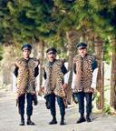 Soldiers of the elite guard unit of the Iranian Shah Mohammad Reza Pahlavi in a leopard skin uniform, 1960, Tehran.

Persian leopards are one of the largest subspecies of leopards in the world. Their body length ranges from 126 to 183 cm, and their tail is 94-116 cm long. The skull is 20-25 cm long in males and 20-22 cm in females. The upper teeth of males reach a length of 68-75 mm, in females they are 64-67 mm. The height of the animal is approximately 76 cm, the average weight reaches 70 kg.

In general, it is a very cautious and secretive animal. A leopard usually tries to hide, but when defending itself, it can even attack humans. He chooses gorges with streams or dense thickets as shelters. In deciduous forests, it can climb high into trees. It is not afraid of frosts and heat, but the predator usually stays far from reservoirs.

The distribution range of this subspecies is quite wide, starting from the Main Caucasian Ridge and continuing to the Red Sea, and from the Bosphorus Channel to Pakistan. The predator can be found in countries such as Azerbaijan, Armenia, Georgia, Turkmenistan, Afghanistan, Iran and Turkey, where it has adapted to a wide variety of habitat conditions. In the Caucasus, the Central Asian leopard adheres to mountain deciduous forests, sometimes descending lower, to thickets of shrubs in the foothills. In Central Asia, the Persian leopard is found exclusively in the mountains, in summer – on subalpine meadows, in winter – in the foothills. Places to live are chosen next to rocks, scattered stones and cliffs.

The catastrophic decrease in the population of the Persian leopard is the result of constant hunting of animals, the economic development of their natural habitats, as well as a reduction in the number of wild ungulates, which form the basis of the diet of this predator. To restore this subspecies, leopards are protected in all countries where they live.

The population of the Persian leopard is estimated at 870-1300 individuals. There are from 550 to 850 animals in Iran, from 200 to 300 in Afghanistan, from 90 to 100 in Turkmenistan, only 10-13 in Azerbaijan, and 3-4 in Nagorno-Karabakh, 10-13 in Armenia, and about 5 in Georgia and Turkey.
There is even a special program in Russia to increase their numbers of Persian leopard. In addition, the subspecies is listed in the Red Book of Russia as an endangered species and in the International Red Book.

Persian leopards prey on livestock, and therefore rural farmers often lure leopards into traps and kill them. Locals also illegally hunt Persian leopards for their use in the Chinese traditional medicine market. Leopard paws are often sold in Iran and burned during ceremonies to get rid of bad omens or black magic.