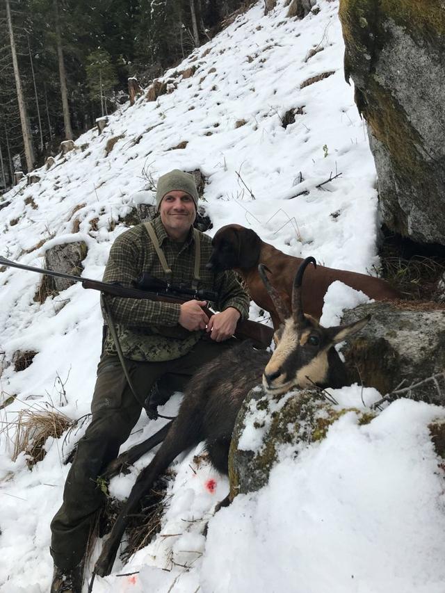 Die Jagd im Bezirk Wiener Neustadt Land: Jagdtermine, Vorschriften, Gegebenheiten, Aktivitäten, Wildbestände, Jagdmethoden, Vereine, Bräuche, Details