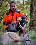 Les copains ont également eu de la rencontre hier en battue 🍀
Romain Le Meur  qui m'a gentiment invité à chasser a réalisé un très beau coup de carabine sur un jolie brocard en sous bois.
Francois Rollin mon voisin de poste a prélevé un chevreuil et un sanglier avec sa rols classique. Il a fait le choix de chasser avec des armes françaises que ce soit aux grands et petits gibiers 🇫🇷😁
Félicitations à vous deux 👏👏


