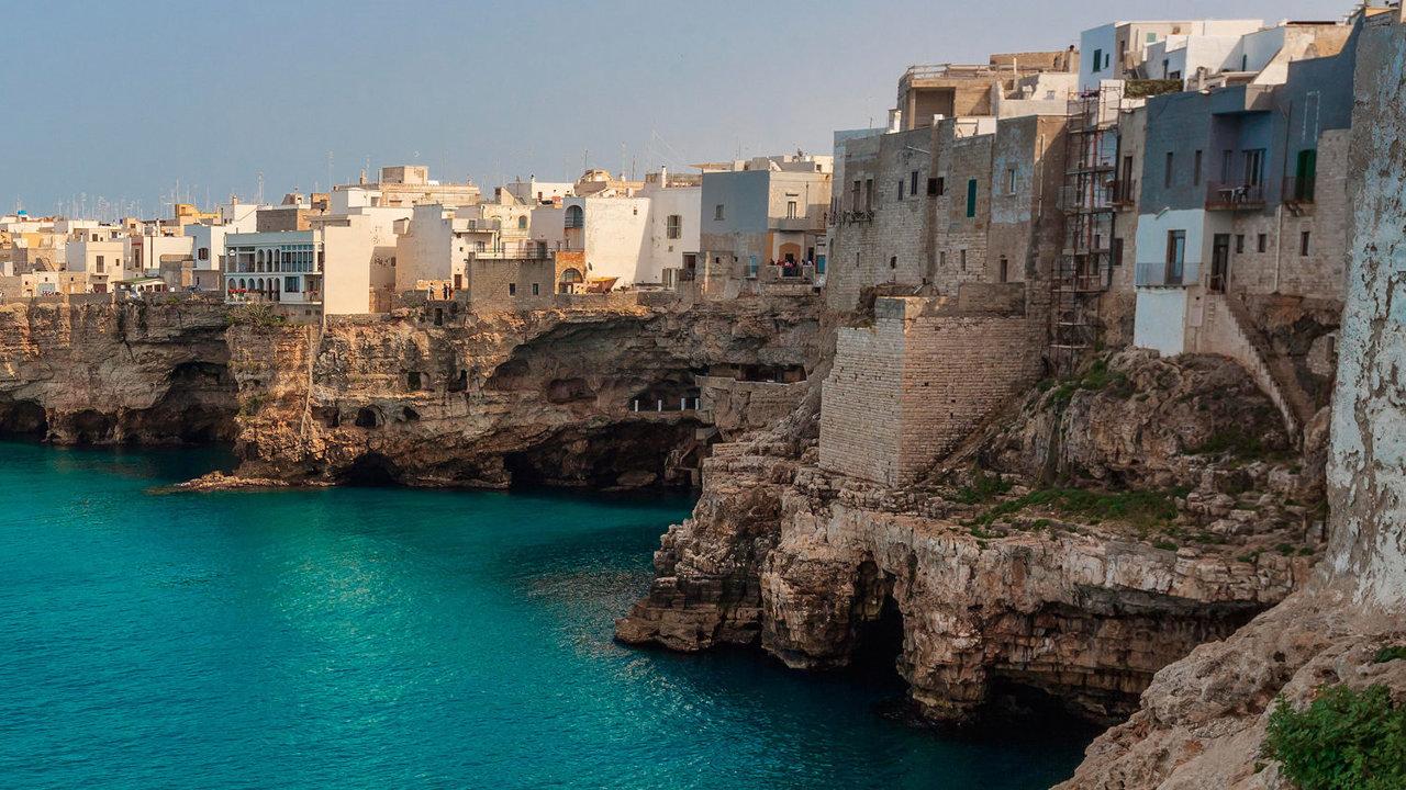 Hunting in APULIA:  Clubs, Laws and Legislation, Communities and Demographics.