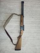 Комбинированное охотничье ружье Иж-94 (верхний ствол 12/76, нижний 308W) Отзыв 

Я хочу поделиться своим опытом использования комбинированного охотничьего ружья Иж-94. Это универсальное оружие привлекло мое внимание благодаря своей многофункциональности, и я попытаюсь описать подробно как плюсы, так и минусы этого ружья.

Иж-94 Плюсы:

Многофункциональность: Иж-94 сочетает в себе гладкий ствол для охоты на птиц и нарезной ствол для охоты на крупного зверя. Это делает его идеальным выбором для тех, кто охотится в различных условиях и на разных животных.

Сострел: Одним из главных преимуществ является близкий к идеалу сострел нарезного и гладкого ствола. Я провел несколько охот, и могу с уверенностью сказать, что переход между стволами не вызывает никаких проблем. Разбросы минимальны, что позволяет легко переключаться с одного ствола на другой.

Компактность и вес Иж-94: Ружье достаточно легкое и удобное в обращении. Оно не перегружает и не вызывает дискомфорта при длительных охотах.

Низкая планка Weaver Иж-94: Установка низкой планки Weaver позволяет использовать различные оптические и коллиматорные прицелы, что также улучшает возможности стрелка. Мне нравится, что я могу адаптировать ружье под свои нужды.

Иж-94 Минусы:

Качество отделки: При первом осмотре я заметил некоторые недостатки в отделке Иж-94, особенно в области механизма и приклада. Хотя технически ружье работает исправно, внешний вид мог бы быть более аккуратным и современным.

Отдача Иж-94: Учитывая мощность нарезного ствола .308W, отдача может быть довольно ощутимой, особенно если вы не привыкли к подобному калибру. Для новичков это может стать проблемой, и потребуется время, чтобы привыкнуть.

Цена на патроны Иж-94: Патроны для нарезного ствола .308W могут быть довольно дорогими, особенно если сравнивать с патронами для гладкоствольного ствола. Это стоит учитывать в бюджете охотника.

Долгое привыкание к управлению Иж-94: Несмотря на свою многофункциональность, может потребоваться время, чтобы привыкнуть переключаться между стволами и правильно настраивать прицелы. Необходима практика, чтобы стать уверенным стрелком.

Комбинированное охотничье ружье Иж-94 определенно стоит внимания охотников, которым нужна универсальность и высокая точность. Это оружие может стать отличным дополнением к любому охотничьему арсеналу, но оно не лишено недостатков. Если вы готовы учиться и практиковаться, то Иж-94 сможет стать вашим надежным спутником в охоте.

#Иж94 #комбинированноеружье #охота #столбы #гладкоствольноеоружие #нарызноеоружие #охота397 #отзыв #оружие #спортивнаяохота #многофункциональность