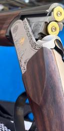 Marocchi MK2 — Итальянское ружье для охоты и стенда: Модификации, Калибры, Отзывы, Цена.

Краткое оглавление статьи:

• Введение: происхождение и назначение Marocchi MK2
• Модификации и доступные версии
• Конструкция и механические системы
• Калибры и длина стволов
• Технические характеристики
• Дальность стрельбы и охотничья пригодность
• Отзывы владельцев: плюсы и минусы
• Чоки и аксессуары
• Цена и рыночная доступность
• Заключение: стоит ли покупать Marocchi MK2

---

🔹 Введение: что такое Marocchi MK2?

Marocchi MK2 — это гладкоствольное двуствольное ружьё с вертикальным расположением стволов, произведённое итальянской компанией Marocchi Armi. Оно предназначено для охоты на пернатую дичь, мелкого зверя, а также для стендовой стрельбы. MK2 сочетает в себе классический европейский дизайн, высокую точность и надёжность, при этом оставаясь доступным по цене.

---

🔧 Модификации и версии Marocchi MK2

Серия MK2 включает несколько модификаций:

• MK2 Extractor — с экстракторами, без автоматических эжекторов
• MK2 Ejector — с автоматическими эжекторами
• MK2 Gold Black / Case Color / DL12 — премиальные версии с гравировкой, улучшенной отделкой и ореховым деревом
• Калибры: 12×76, 20×76 и .410×76 мм
• Длина стволов: 660 мм, 710 мм, 760 мм

Каждая модель комплектуется 5 сменными чоками и ключом, поставляется в фирменной коробке с антабками для ремня.

---

⚙️ Конструкция и системы Marocchi MK2

• Тип заряжания: переломный
• Количество стволов: 2 (вертикалка)
• Материал стволов: оружейная сталь 42CrMo4
• Обработка: глубокая сверловка + хонингование
• Ствольная коробка: сталь, никелированная, с гравировкой
• Механизм удаления гильз: экстракторы или эжекторы
• Спусковой механизм: один спусковой крючок
• Предохранитель: ползунковый, с селектором стволов
• Прицельные приспособления: вентилируемая планка + фибероптическая мушка

Особенность конструкции — «плавающие» стволы, соединённые короткой планкой с серебряной пайкой, что улучшает охлаждение и снижает вес.

---

📏 Калибры и длина стволов Marocchi MK2

• 12×76 мм — основной калибр для охоты на утку, гуся, фазана
• 20×76 мм — облегчённый вариант для женщин и подростков
• .410×76 мм — для мелкой дичи и тренировок

Длина стволов варьируется от 660 до 760 мм, в зависимости от модели. Все патронники — магнум, с возможностью использования усиленных зарядов.

---

📊 Технические характеристики Marocchi MK2

• Калибр: 12, 20, .410
• Длина ствола: 660 / 710 / 760 мм
• Вес: от 2,65 до 3,2 кг
• Материал приклада и цевья: орех, масляная пропитка
• Тип запирания: нижнее, двухточечное (схема Босса-Вудварда)
• Чоки: сменные, 70 мм, внутренняя резьба
• Страна производства: Италия

---

🎯 Дальность стрельбы и охотничья пригодность

• Эффективная дальность: до 35–50 метров с дробью, до 70 метров с пулей
• Типы охоты:• Перепел, утка, гусь, куропатка — с дробовыми патронами
• Барсук, лиса — с пулей или картечью
• Стендовая стрельба — спортинг, трап, скит

MK2 отлично подходит для охоты с подсадной уткой, охоты на перелётах, а также для тренировок на стенде.

---

💬 Отзывы владельцев: плюсы и минусы

✅ Плюсы

• Высокое качество изготовления
• Отличная кучность боя
• Надёжная механика и простота обслуживания
• Эстетика: гравировка, орех, баланс
• Универсальность: охота + спорт

❌ Минусы

• Нет эжекторов в базовой версии
• Один спусковой крючок — не всем удобно
• Цена выше, чем у турецких аналогов
• Не регулируется приклад

---

🔩 Чоки и аксессуары Marocchi MK2

В комплекте:

• 5 сменных чоков: Full, Modified, Improved Cylinder и др.
• Ключ для установки
• Антабки для ремня
• Фирменная коробка

Дополнительно можно приобрести:

• Премиум-приклады
• Чехлы, масла, мишени
• Тактические наушники и очки для стенда

---

💵 Цена и доступность

• Marocchi MK2 Extractor 12×76 L=660 — от 223 000 до 325 000 руб.
• Версии с эжекторами и премиум-отделкой — до 350 000 руб.

Цена зависит от длины ствола, наличия эжекторов, отделки и комплектации. В России ружья доступны в оружейных центрах, дистанционная продажа запрещена.

---

🏁 Заключение: стоит ли покупать?

Marocchi MK2 — это выбор для тех, кто ценит итальянское качество, классический стиль и надёжность. Оно подойдёт как охотникам, так и стендовым стрелкам, особенно тем, кто ищет универсальное ружьё с отличной кучностью и балансом.

Если вы хотите ружьё, которое прослужит десятилетия и не подведёт в поле — MK2 заслуживает внимания.