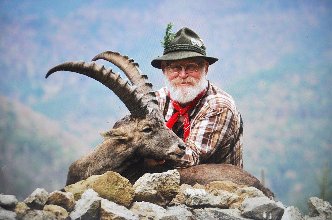 Jagd im Bezirk Appenzell (Kanton Appenzell Innerrhoden), Schweiz: Demografie, Merkmale, Besonderheiten, Jagdstrategien, Wildarten, Jagdsaisons, Verbände, Jagdgesetze und Traditionen