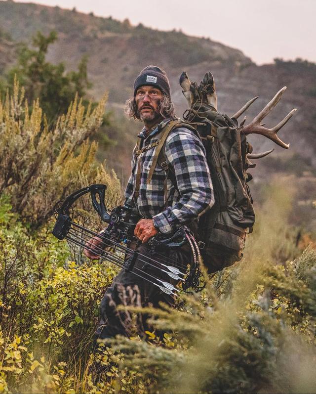 Donnie Vincent — hunting blogger and filmmaker: bow hunting, trophies, and wildlife films