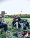 Remington 700 Alpha 1: Карабин нового поколения для охоты и стрельбы

Remington 700 Alpha 1 — это современная версия легендарного болтовика от американского бренда Remington Arms. Модель создана с учётом требований охотников, спортсменов и стрелков высокой точности. Новый карабин демонстрирует высокий уровень инженерной точности, надёжность и универсальность — всё то, за что ценят Remington уже более полувека.

Alpha 1 стал символом нового этапа развития после реорганизации компании: лучшее от классической винтовки Remington 700 с современными доработками — от качественного спуска до совместимости с оптикой и аксессуарами.

⚙️ Модификации и конструктивные особенности

Карабин Remington 700 Alpha 1 выпускается в нескольких версиях, каждая из которых подстроена под разные сценарии использования:

• Alpha 1 Hunter — версия для охоты, оснащена композитным прикладом от AG Composites и регулируемым спуском Timney Elite Hunter.
• Alpha 1 Long Range — модификация с утяжелённым стволом, предназначена для дальнобойной стрельбы.
• Alpha 1 Tactical — карабин с тактическими элементами, идеально подходящий для спорта и практической стрельбы.

Во всех версиях используются такие инженерные решения, как цельный затвор со спиральной фрезеровкой, увеличенное окно выброса, внешняя кнопка сброса затвора, газоотводные клапаны и надёжная планка Picatinny с винтами формата 8-40 для установки прицела.

🔫 Калибры и назначения

Модель доступна в широком спектре калибров, включая:

• .223 Rem / 5.56 NATO — идеально для варминтинга и спортивной стрельбы.
• .243 Win — охота на мелкую и среднюю дичь.
• 6.5 Creedmoor — дальнобойная стрельба и охота.
• .270 Win — универсальный охотничий калибр.
• .308 Win — крупная дичь, универсальное применение.
• .30-06 Springfield — классика охоты на оленя и лося.
• 7mm Rem Mag — горная охота, длинные дистанции.
• .300 Win Mag — для тяжёлой дичи и прецизионной стрельбы.
• 7mm PRC — современный, баллистически сбалансированный калибр.

📐 Технические характеристики карабина

В зависимости от модификации и калибра:

• Затвор: продольно-скользящий, цельный
• Ствол: из нержавеющей стали с нарезкой 5R
• Длина ствола: от 22 до 24 дюймов
• Коронка ствола: 11-градусная таргетная
• Спуск: Timney Elite Hunter с усилием ~1.3 кг
• Приклад: карбон AG Composites с амортизирующим затыльником
• Масса: от 3.3 до 3.6 кг
• Магазин: внутренний, на 3–5 патронов (в зависимости от калибра)

💰 Цена и доступность

• На рынке США: от $1,500 до $2,000
• В Европе и странах СНГ: в пределах 1800–2500 евро, включая доставку и таможенные сборы

Цена зависит от конкретной модификации, калибра и региона продажи.

📏 Дальность и точность стрельбы

Remington 700 Alpha 1 демонстрирует:

• Эффективную дальность от 300 до 800 метров, в зависимости от калибра
• Стабильную группировку менее 1 МОА на 100 м при использовании качественных патронов
• При правильной настройке способен уверенно работать на дистанциях до 1000 м (особенно с 6.5 Creedmoor или 7mm PRC)

🦌 Охотничье применение

Remington 700 Alpha 1 — это болтовик, который охотники используют для самых разнообразных целей:

• .223 Rem: лиса, сурок, практическая стрельба
• .243 / .270 / 6.5: косуля, кабан, койот
• .308 / .30-06 / .300 Win Mag: олень, лось, медведь
• 7mm Rem Mag / 7mm PRC: тур, серна, дальние дистанции в горах

Карабин универсален как для засидки, так и для активной ходовой охоты.

💬 Отзывы владельцев: плюсы и минусы

Преимущества:

• Высокая точность «из коробки»
• Плавная и надёжная работа затвора
• Отличный спуск Timney — лёгкий и информативный
• Совместимость с кастомными компонентами
• Прочный и лёгкий композитный приклад

Недостатки:

• Относительно высокая стоимость по сравнению с конкурентами
• Отсутствие съёмного магазина в стандартных версиях
• Требуется подгонка при установке в старые ложи

🎯 Почему выбирают Alpha 1

• Точная и надёжная механика затвора
• Качественный ствол с нарезкой 5R
• Продуманный спусковой механизм
• Актуальные калибры под любые цели
• Современный приклад с отличной эргономикой
• Возможность кастомизации под стрелка

✅ Итог

Remington 700 Alpha 1 — это болтовик премиального уровня, который сочетает в себе многолетний опыт производства, современные материалы и инженерные решения. Он идеально подойдёт тем, кто ищет универсальный карабин с высокой точностью, надёжностью и комфортом стрельбы.

Для охотников, любителей варминтинга и стрелков дальнего рубежа — Alpha 1 это не просто выбор, это инструмент, которому можно доверять.