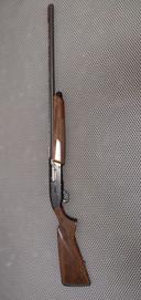 Отзыв на ружье Browning Fusion Evolve калибр 12/76 ствол 760

Browning Fusion Evolve в 12 калибре крутой, стильный полуавтомат. Я протестировал это охотничье ружье Browning к12/76 с длиной ствола 760 мм несколько месяцев назад при охоте на гуся и хотел бы поделиться своими впечатлениями.

Browning Fusion Evolve Плюсы:

Качество сборки: Ружье Browning выделяется высоким качеством материалов и сборки. Все детали отлично подогнаны, и я не заметил никаких зазоров или люфтов. Это внушает доверие в плане долговечности.

Удобство в использовании: Эргономика ружья продумана на высшем уровне. Приклад имеет хорошую форму и эффективно поглощает отдачу, что особенно приятно во время продолжительных охот. 

Точность стрельбы Browning Fusion Evolve : Ствол длиной 760 мм обеспечивает отличную точность на средних и дальних дистанциях. Я получил множество удачных выстрелов, что очень радует.

Универсальность: Browning Fusion Evolve подходит для различных типов охоты, будь то охота на дичь или спортивная стрельба. Это делает его универсальным выбором для владельцев, которые планируют заниматься разными видами охоты.

Эстетический вид: Ружье Browning Fusion Evolve выглядит стильно и современно. Дизайн действительно впечатляет и выделяет модель среди аналогичных предложений.

Browning Fusion Evolve Минусы:

Цена Browning Fusion: Хотя качество ружья действительно высокое, стоимость может оттолкнуть новичков или охотников с ограниченным бюджетом. Это, наверное, один из самых серьезных минусов.

Вес Browning Fusion Evolve: В сравнении с некоторыми аналогами, ружье может показаться несколько тяжелым, что особенно заметно при продолжительной охоте. Если вы планируете проводить много времени в пути, это нужно учитывать.

Обслуживание Browning: Некоторые владельцы отмечают, что доступ к запчастям и услугам сервисного обслуживания может быть ограничен в некоторых регионах. Это стоит учитывать, если вы планируете частое использование ружья.

Количество стволов: Я бы хотел, чтобы у Browning Fusion Evolve было больше возможностей для смены стволов. Фиксация на одном стволе может ограничивать пользователей в выборе под разные виды охоты.

В целом, Browning Fusion Evolve к12/76 ствол 760 — это отличное ружье для тех, кто ценит качество и функциональность. Несмотря на некоторые недостатки, я считаю, что оно оправдывает свою цену. Если вы готовы к небольшим недостаткам и хотите надежного спутника на охоте, это ружье прекрасно справится с поставленными задачами.

#Browning #FusionEvolve #охотничьеоружие #ружьё #к12/76 #охота #долговечность #точность #эргономика #отзыв