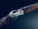 Топ-5 ружей Benelli для охоты в 2025 году: выбираем идеальное ружье

Benelli – имя, которое не нуждается в представлении среди охотников по всему миру. Итальянский производитель давно зарекомендовал себя как синоним надежности, инноваций и, конечно же, превосходной точности. В преддверии 2025 года давайте рассмотрим пятерку лучших ружей Benelli, которые станут вашими верными спутниками на охоте, а также поможем определиться с выбором, исходя из ваших предпочтений и целей.

Критерии отбора:

В этот список вошли модели, сочетающие в себе последние технологические разработки Benelli, высокую надежность в различных условиях охоты, а также получившие признание как от опытных охотников, так и от экспертов оружейного мира. Учитывались такие параметры, как калибр, вес, особенности конструкции, применимость для различных видов охоты и отзывы пользователей.

1. Benelli Raffaello Ethos: Итальянская элегантность и технологическое совершенство

Характеристики:

Калибр: 12, 20

Вес: ~3 кг (в зависимости от калибра и длины ствола)

Механизм: Инерционный

Особенности: Система прогрессивного комфорта, плавная работа затвора, элегантный дизайн, возможность смены чоков CrioChoke.

Для кого: Охотники, ценящие эстетику, комфорт и универсальность. Raffaello Ethos – это отличный выбор для охоты на пернатую дичь, зайца и даже косулю (с использованием пулевых патронов).

Почему в топе: Сочетание классического дизайна и современных технологий. Система прогрессивного комфорта эффективно гасит отдачу, что особенно важно при интенсивной охоте. Плавная работа затвора обеспечивает высокую скорострельность. Отзывы охотников по всему миру подчеркивают высокую надежность и точность этого ружья.

2. Benelli Super Black Eagle 3: Король водоплавающей дичи

Характеристики:

Калибр: 12

Вес: ~3,2 кг

Механизм: Инерционный

Особенности: Система комфорта Comfort Tech 3, увеличенное окно зарядки, возможность стрельбы патронами Magnum, покрытие Cerakote.

Для кого: Специализируется на охоте на водоплавающую дичь, а также для тех, кто предпочитает использовать патроны Magnum.

Почему в топе: Super Black Eagle 3 – это настоящий зверь, созданный для работы в самых суровых условиях. Покрытие Cerakote обеспечивает отличную защиту от коррозии, а система Comfort Tech 3 значительно снижает отдачу даже при использовании мощных патронов. Увеличенное окно зарядки облегчает быструю перезарядку в условиях ограниченной видимости или в перчатках.

3. Benelli Montefeltro: Простота, надежность и доступность

Характеристики:

Калибр: 12, 20

Вес: ~3 кг (в зависимости от калибра и длины ствола)

Механизм: Инерционный

Особенности: Классический дизайн, простая конструкция, высокая надежность, доступная цена.

Для кого: Начинающие охотники, а также те, кто ищет надежное и неприхотливое ружье для различных видов охоты.

Почему в топе: Montefeltro – это воплощение принципа "ничего лишнего". Простая и надежная конструкция обеспечивает безотказную работу в любых условиях. Это отличное ружье для тех, кто ценит практичность и функциональность.

4. Benelli Vinci: Модульность и адаптивность

Характеристики:

Калибр: 12

Вес: ~3,1 кг

Механизм: Инерционный

Особенности: Модульная конструкция, возможность быстрой смены стволов и прикладов, система ComfortTech Plus, уникальный дизайн.

Для кого: Охотники, которые ценят возможность адаптации ружья под различные виды охоты и условия.

Почему в топе: Vinci – это ружье-трансформер. Благодаря модульной конструкции, вы можете легко адаптировать его под различные задачи: сменить ствол для охоты на утку или установить более короткий приклад для стрельбы в зарослях. Система ComfortTech Plus обеспечивает комфортную стрельбу даже при использовании мощных патронов.

5. Benelli M2 Field: Тактическая надежность для охоты

Характеристики:

Калибр: 12, 20

Вес: ~3,2 кг

Механизм: Инерционный

Особенности: Надежность, высокая скорострельность, простота в обслуживании, широкий выбор аксессуаров.

Для кого: Охотники, которые ценят надежность и скорострельность. Подходит для охоты на крупную дичь, а также для спортивной стрельбы.

Почему в топе: Benelli M2 Field – это рабочая лошадка, созданная для тяжелых условий эксплуатации. Надежный инерционный механизм обеспечивает безотказную работу в любых условиях. Высокая скорострельность позволяет быстро поражать несколько целей.

Какое ружье Бенелли выбрать?

Выбор ружья Benelli – это всегда компромисс между вашими предпочтениями, бюджетом и видом охоты, которым вы планируете заниматься.

Если вы цените элегантность, комфорт и универсальность, Raffaello Ethos – ваш выбор.

Для охоты на водоплавающую дичь в суровых условиях, Super Black Eagle 3 – лучший вариант.

Если вам нужно надежное и неприхотливое ружье для различных видов охоты, обратите внимание на Montefeltro.

Vinci – это отличный выбор для тех, кто ценит возможность адаптации ружья под различные задачи.

Для тех, кто ищет надежное и скорострельное ружье для охоты на крупную дичь, M2 Field – идеальный вариант.

Помните: перед покупкой обязательно подержите ружье в руках, оцените его вес и баланс. По возможности, протестируйте его на стрельбище. Только так вы сможете сделать правильный выбор и найти ружье, которое станет вашим надежным компаньоном на долгие годы.