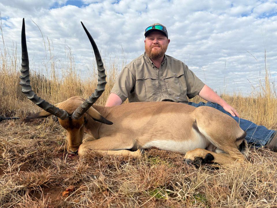 Hunting in Équateur: Natural Landscapes, Hunting Communities, and Abundant Wildlife Species